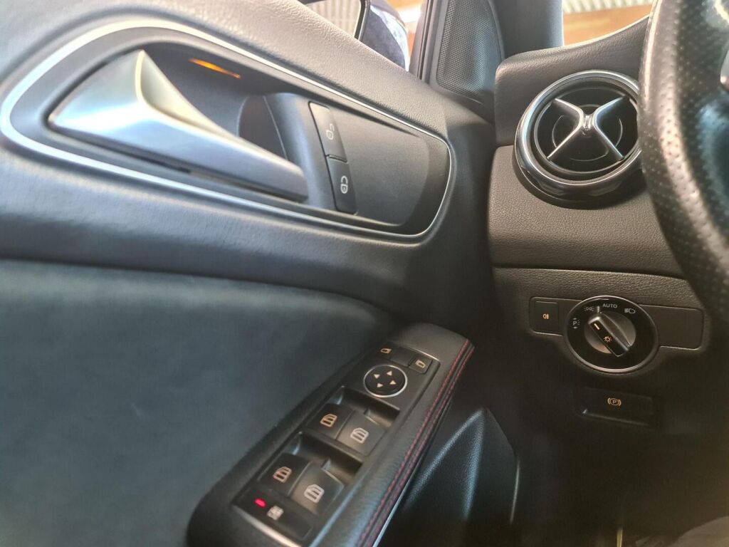 Mercedes-Benz GLA 2019 Musta