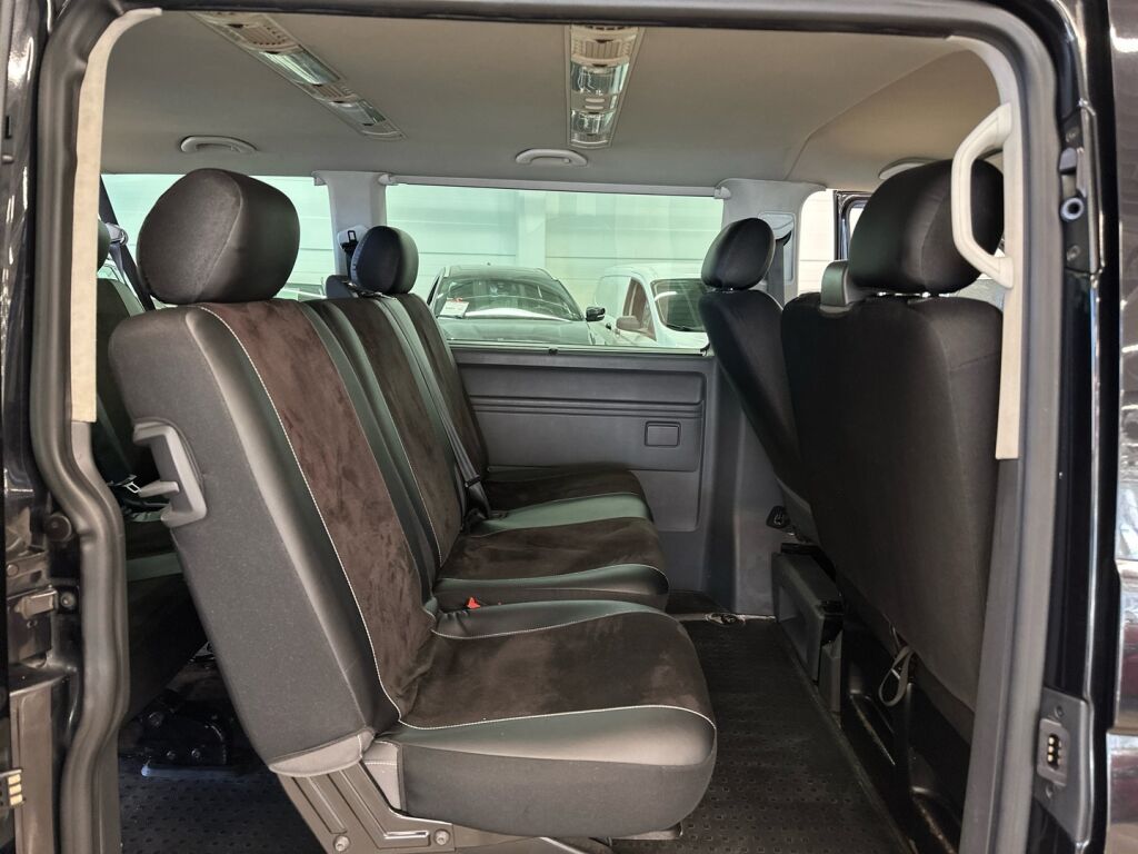 Volkswagen Caravelle 2012 Musta