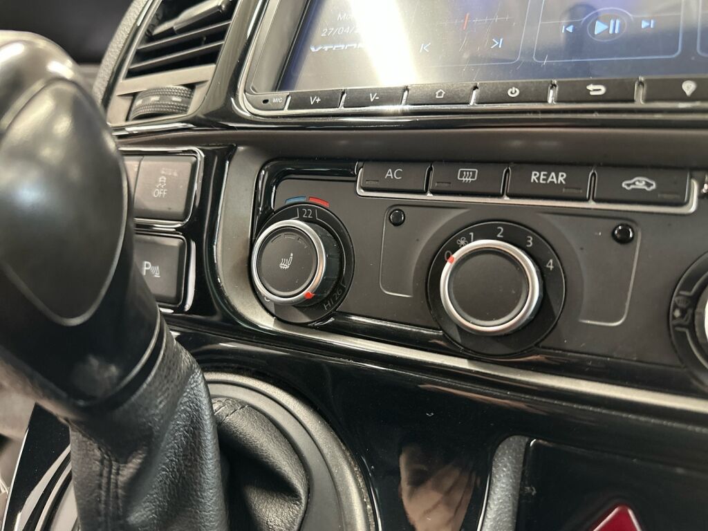 Volkswagen Caravelle 2012 Musta