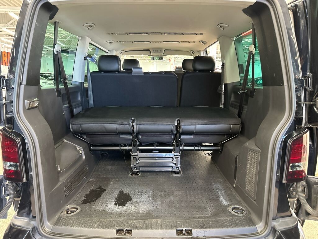 Volkswagen Caravelle 2012 Musta