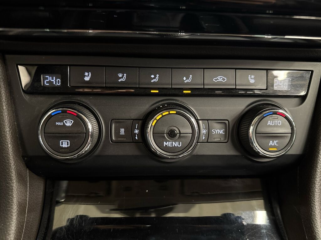 Skoda Superb 2015 Valkoinen