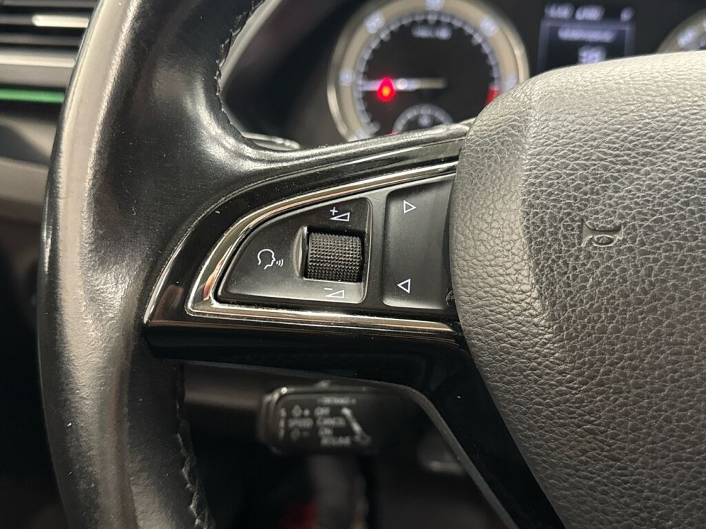 Skoda Superb 2015 Valkoinen