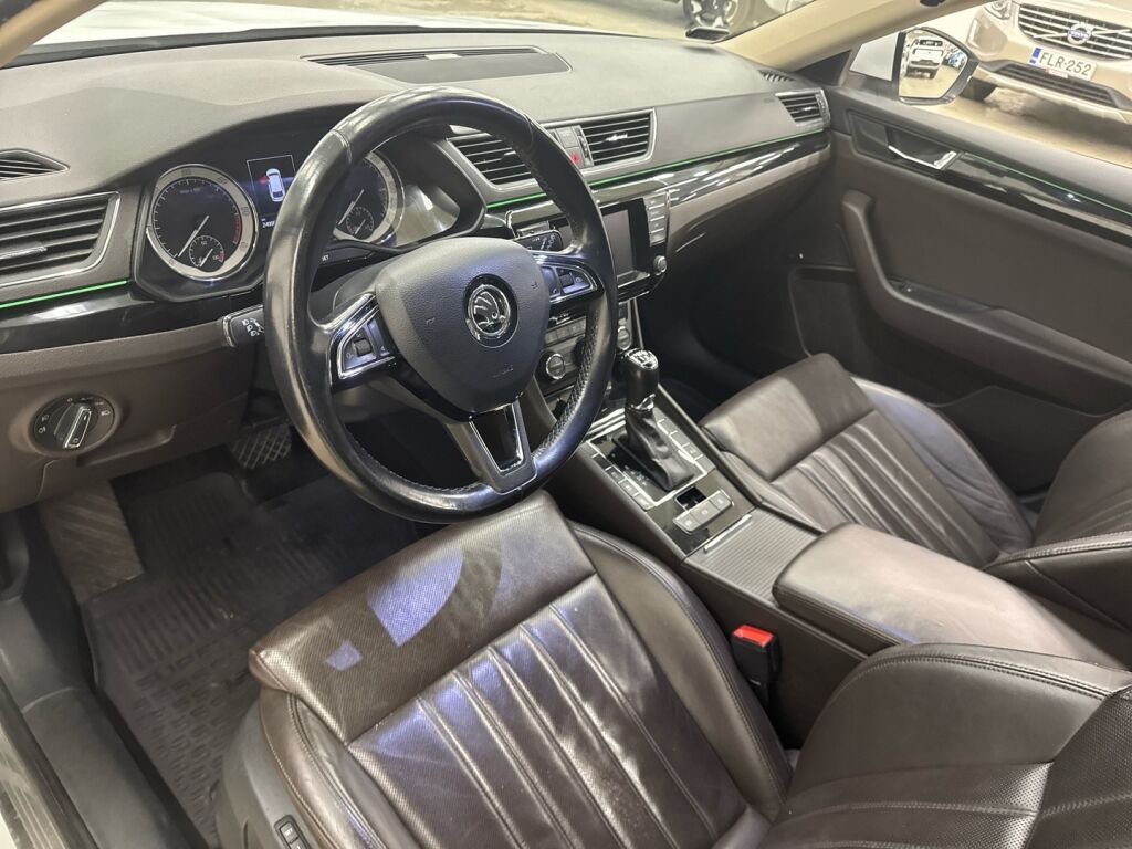 Skoda Superb 2015 Valkoinen