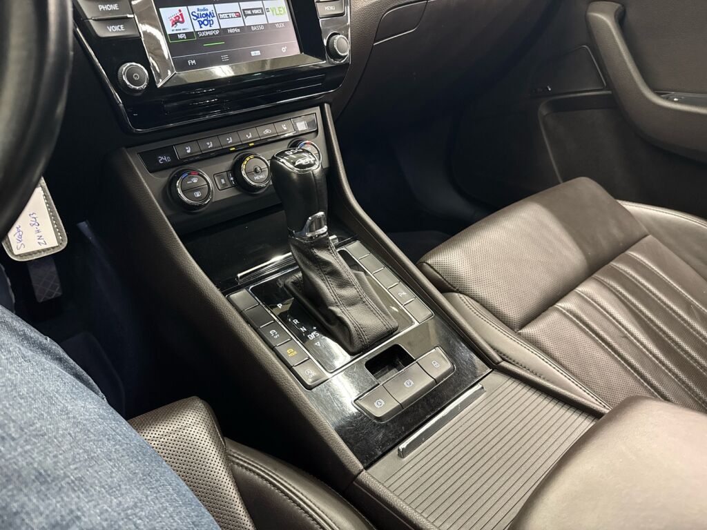 Skoda Superb 2015 Valkoinen