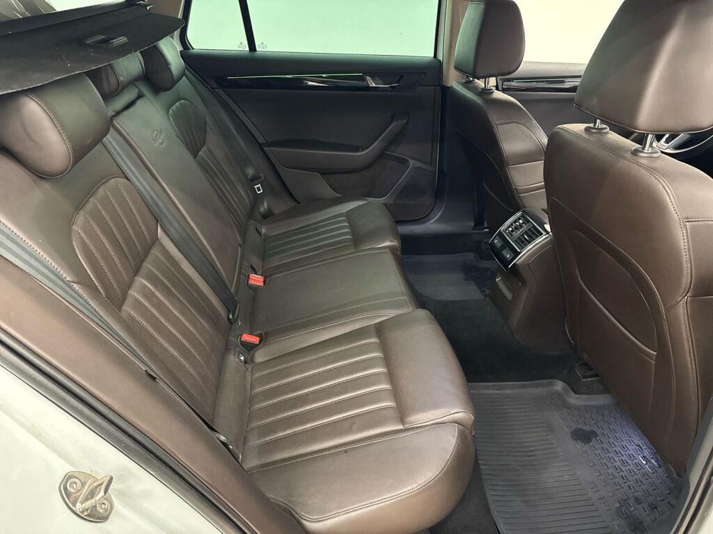 Skoda Superb 2015 Valkoinen