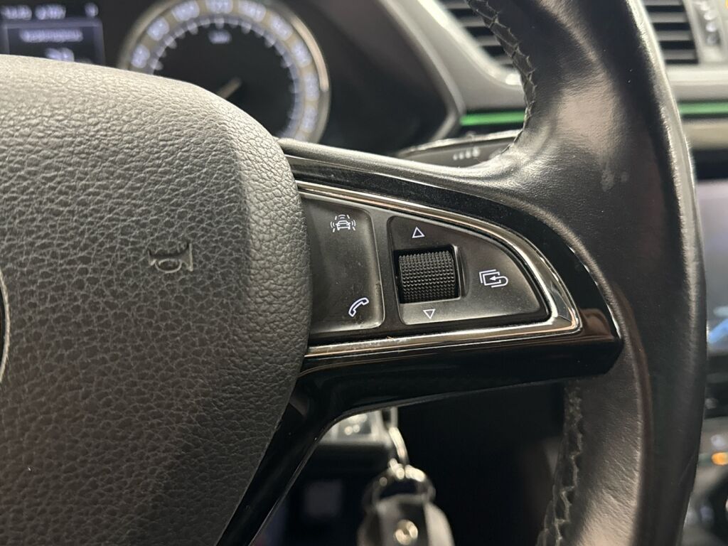 Skoda Superb 2015 Valkoinen