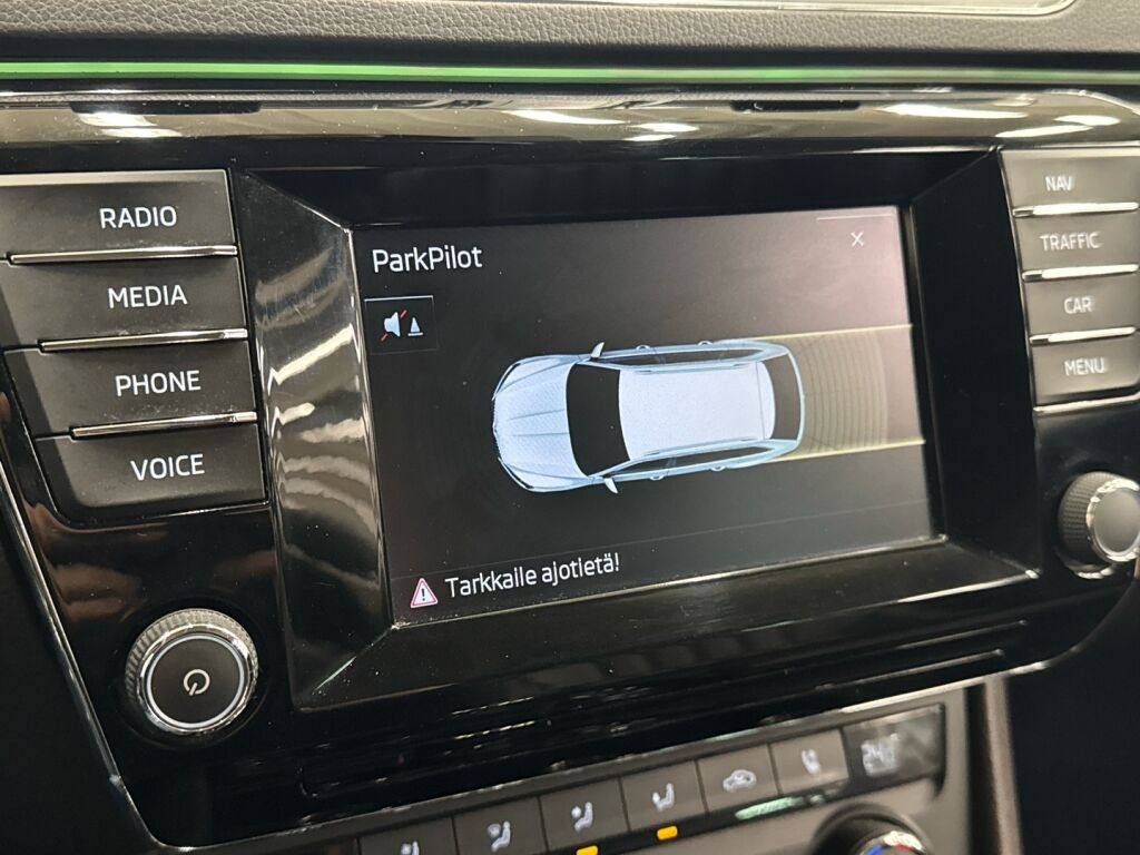 Skoda Superb 2015 Valkoinen