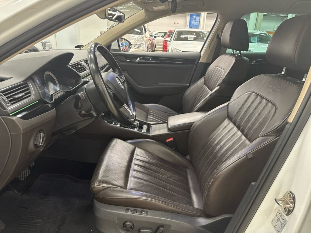 Skoda Superb 2015 Valkoinen