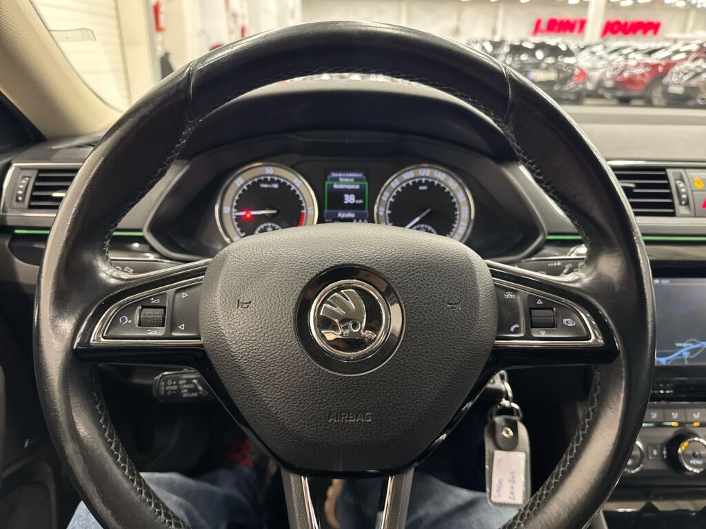 Skoda Superb 2015 Valkoinen