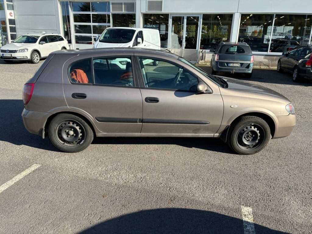 Nissan Almera 2006 Ruskea (beige)