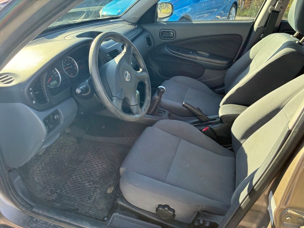 Nissan Almera 2006 Ruskea (beige)
