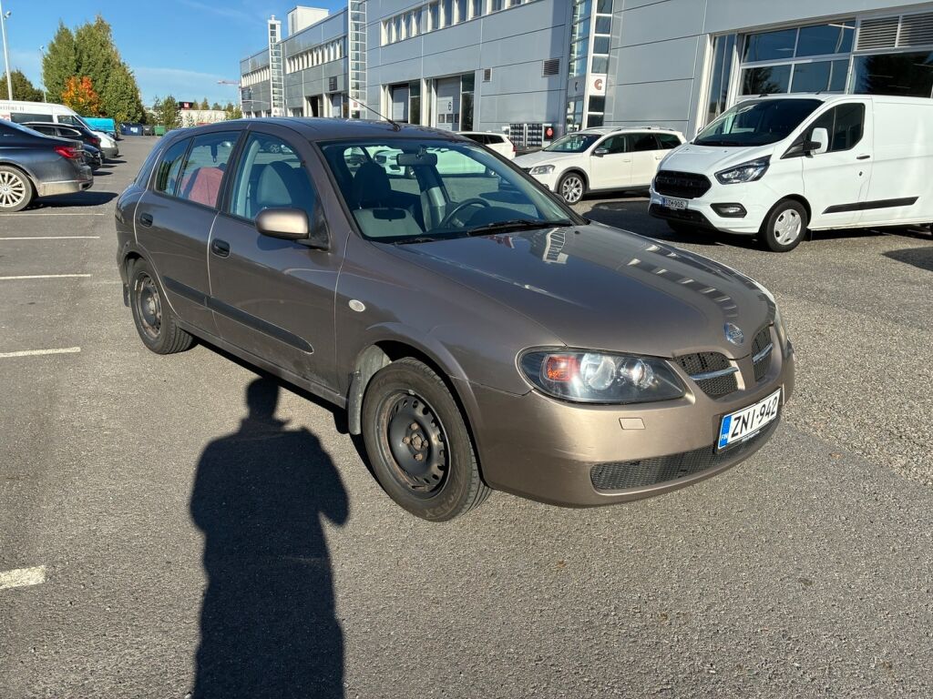 Nissan Almera 2006 Ruskea (beige)