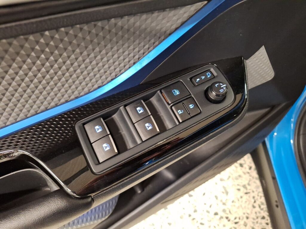 Toyota C-HR 2019 Sininen