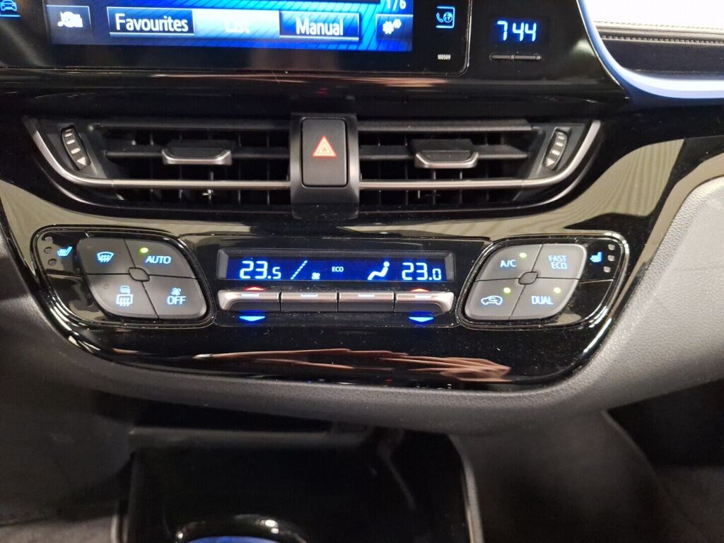 Toyota C-HR 2019 Sininen