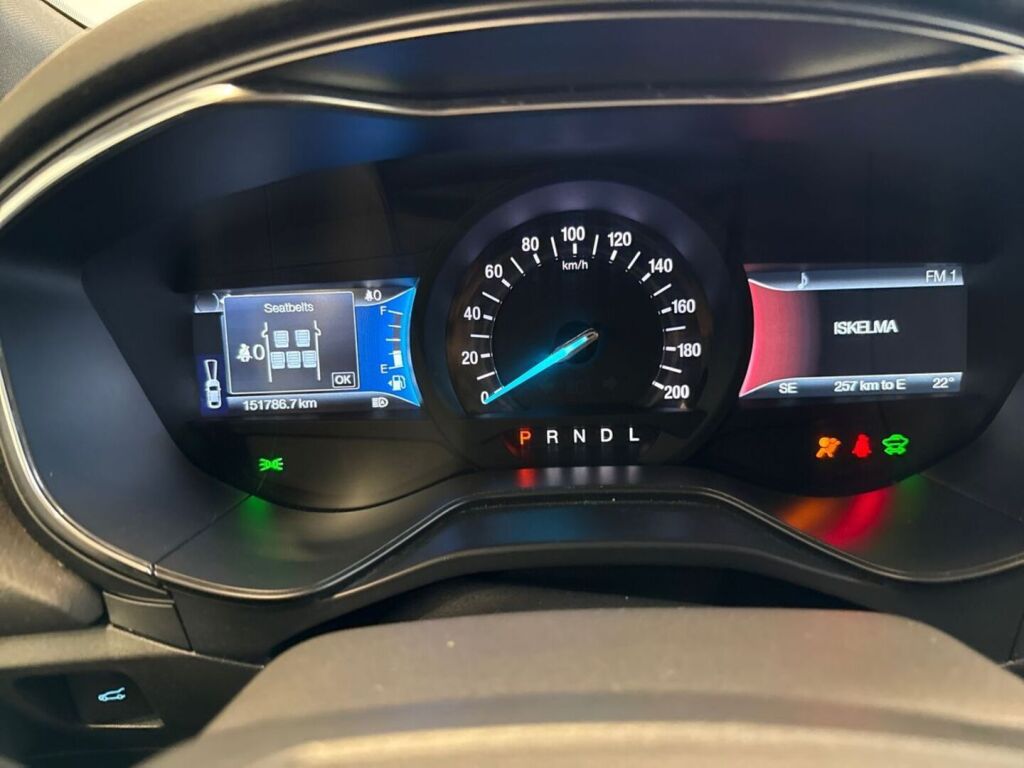 Ford Mondeo 2022 Musta