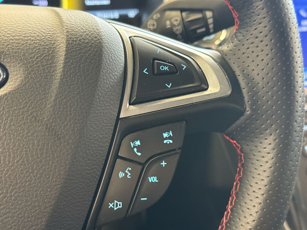 Ford Mondeo 2022 Musta