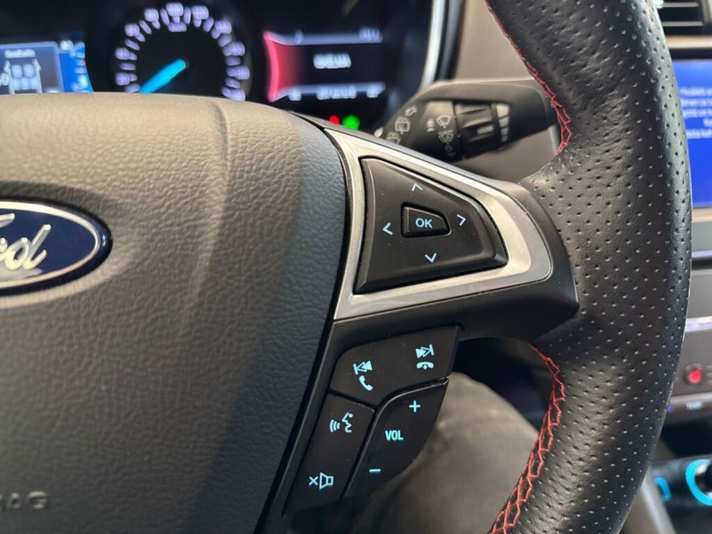 Ford Mondeo 2022 Musta