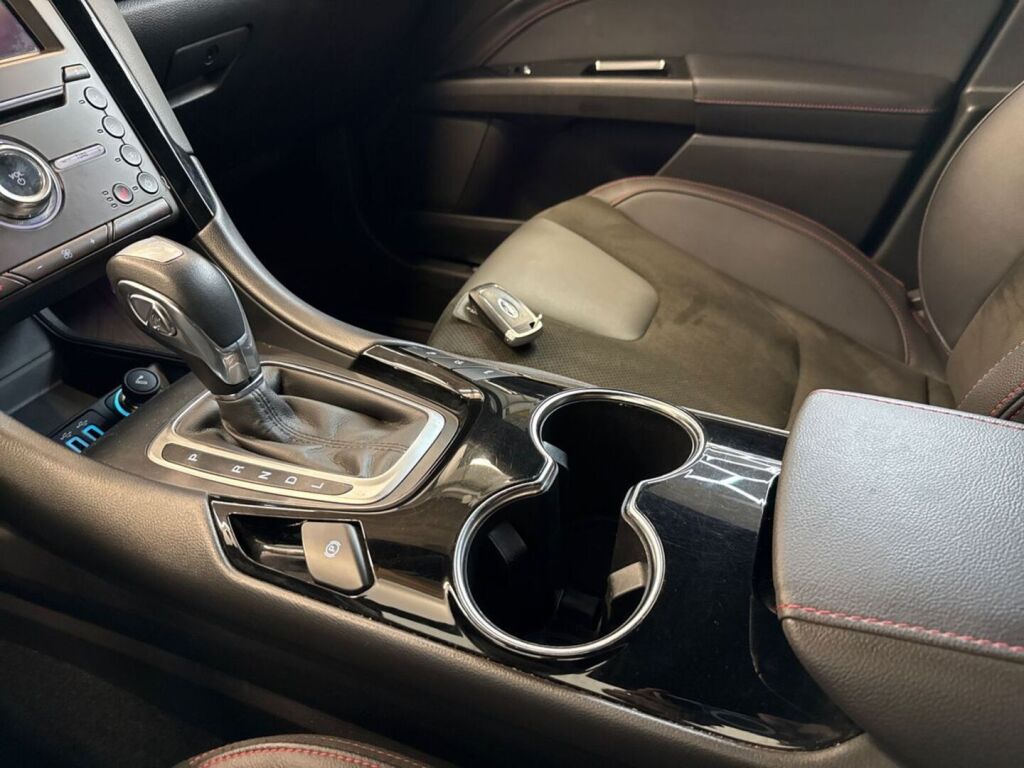 Ford Mondeo 2022 Musta