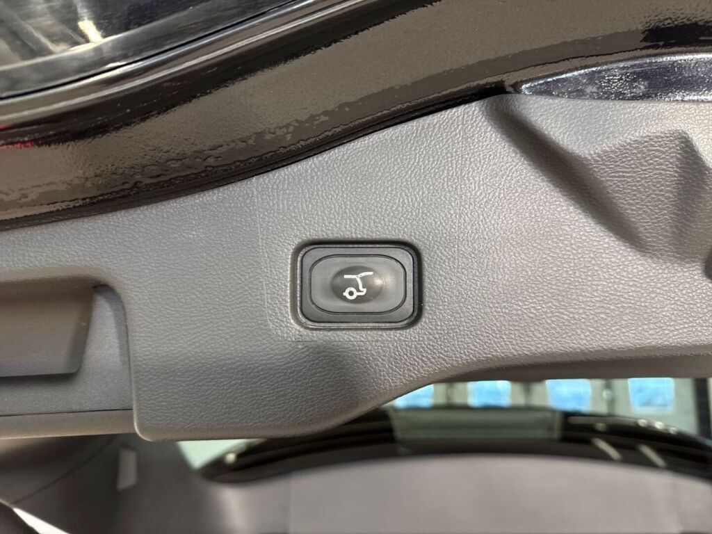 Ford Mondeo 2022 Musta