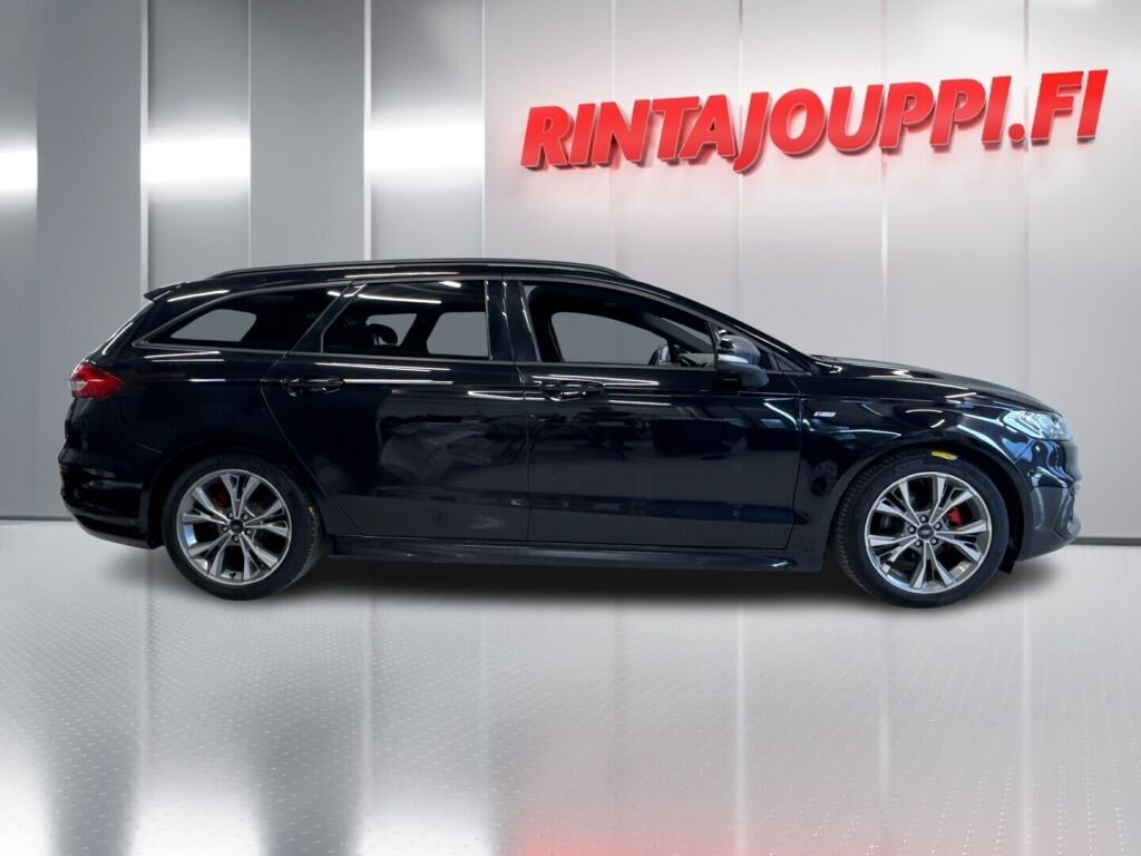 Ford Mondeo 2022 Musta
