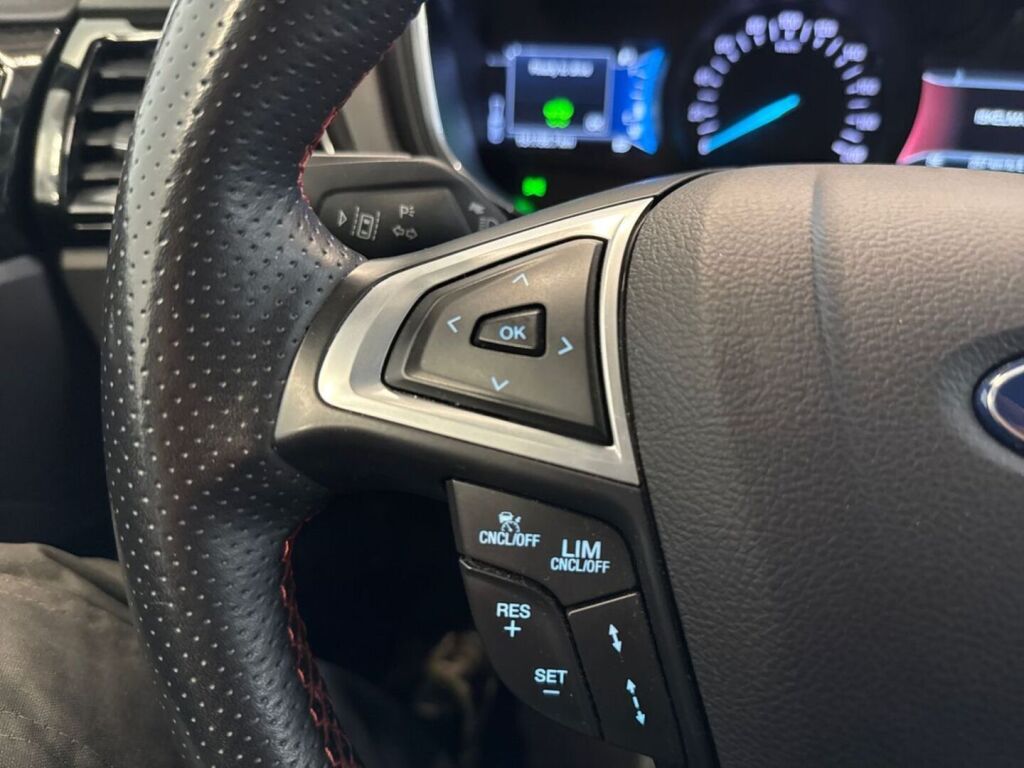 Ford Mondeo 2022 Musta