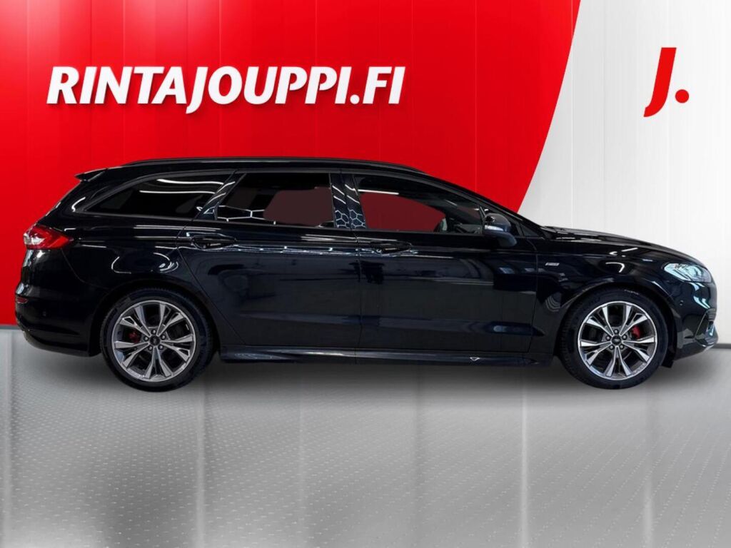 Ford Mondeo 2022 Musta