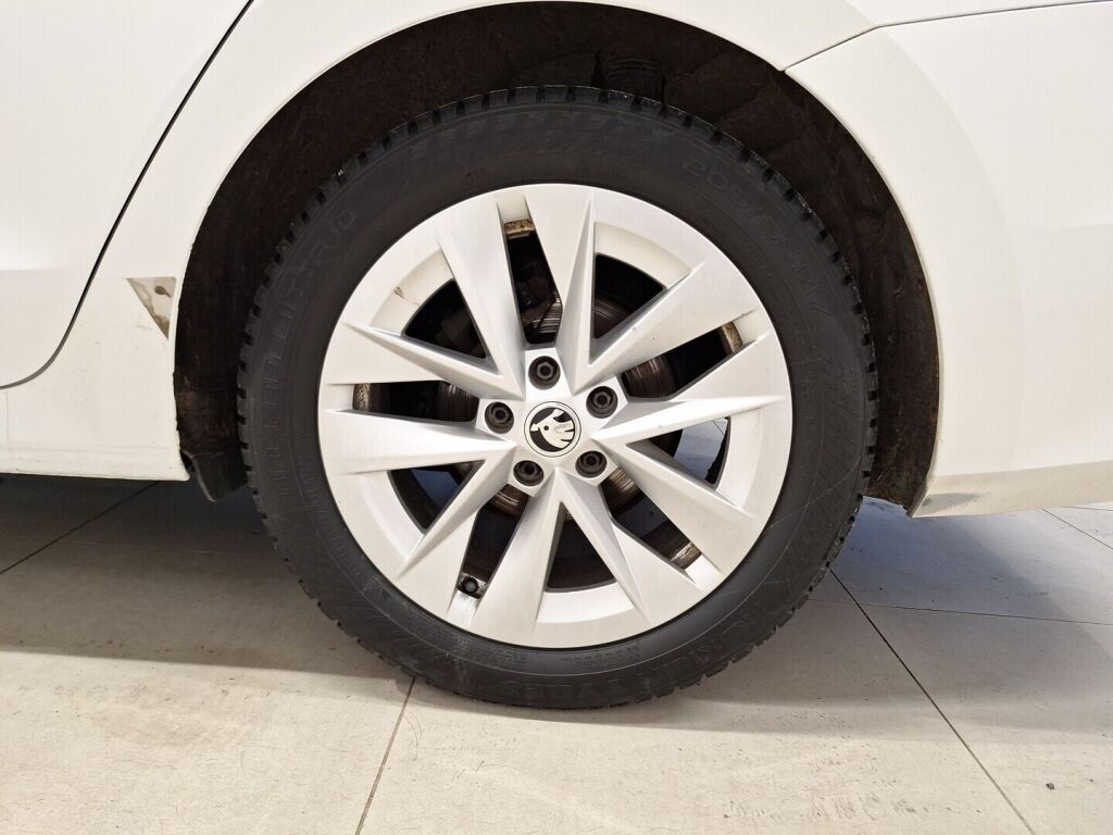 Skoda Octavia 2022 Valkoinen