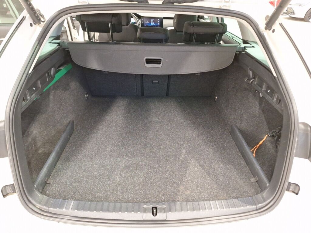 Skoda Octavia 2022 Valkoinen