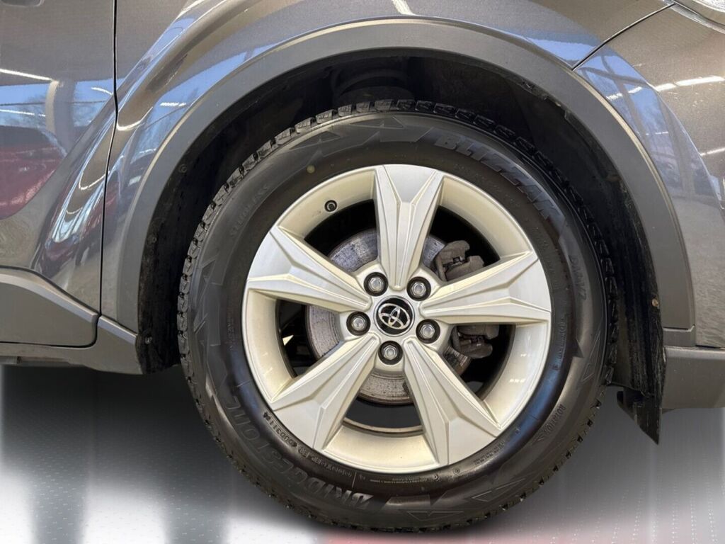 Toyota C-HR 2022 Harmaa