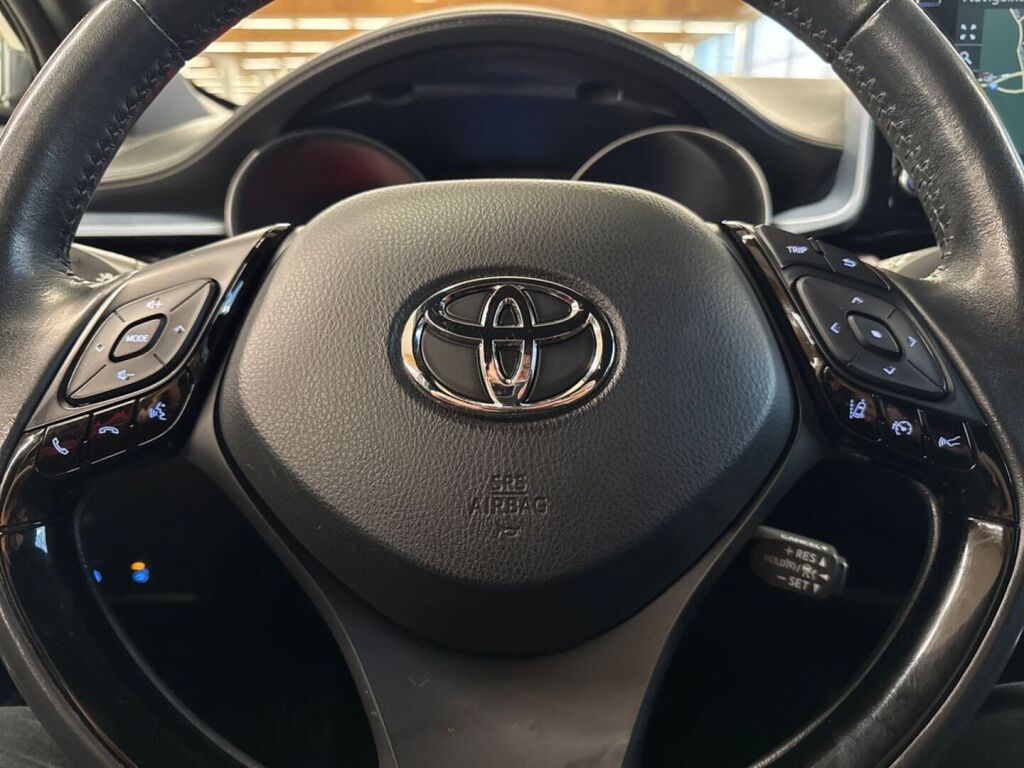 Toyota C-HR 2022 Harmaa