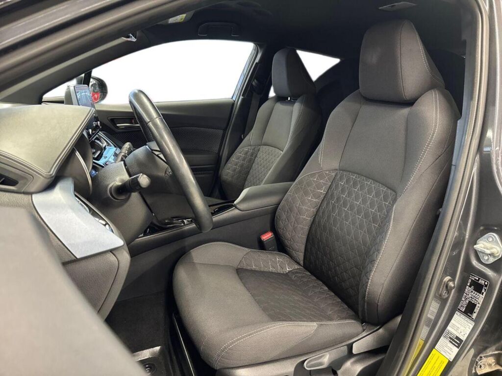 Toyota C-HR 2022 Harmaa