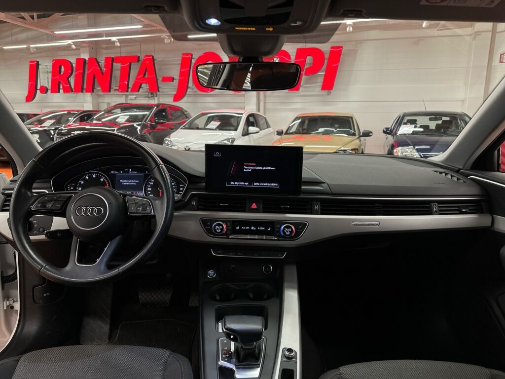 Audi A4 2022 Valkoinen
