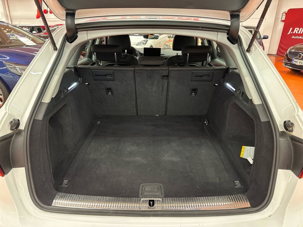 Audi A4 2022 Valkoinen