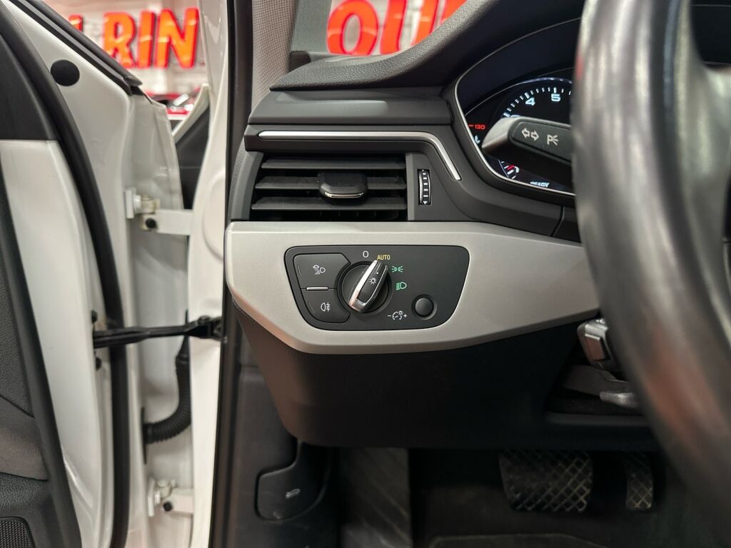 Audi A4 2022 Valkoinen