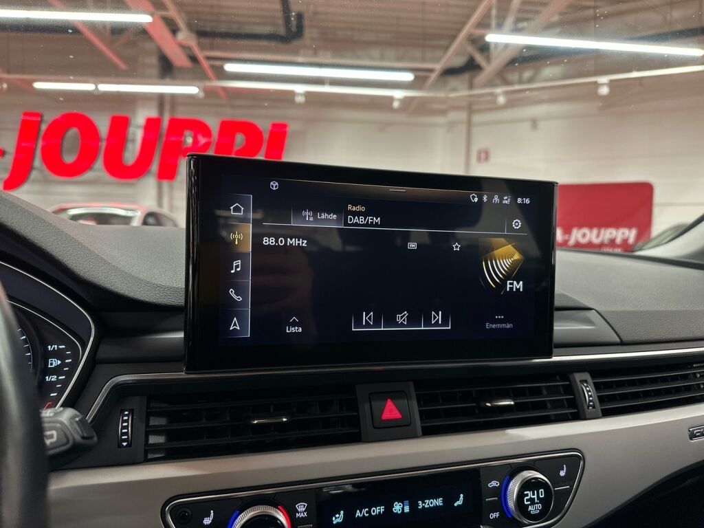 Audi A4 2022 Valkoinen