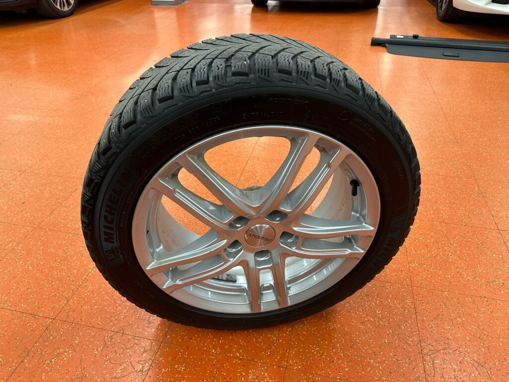 Audi A4 2022 Valkoinen