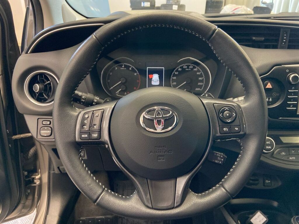 Toyota Yaris 2020 Harmaa