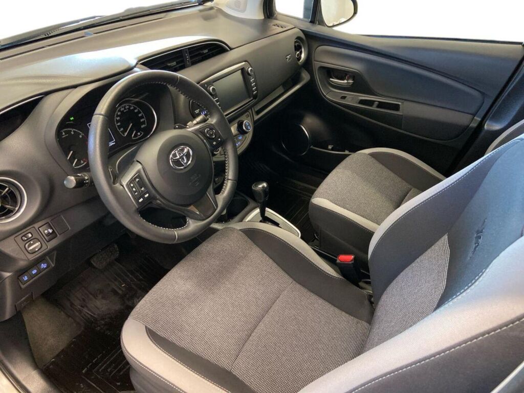 Toyota Yaris 2020 Harmaa