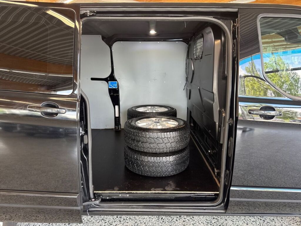 Ford Transit Custom 2020 Musta