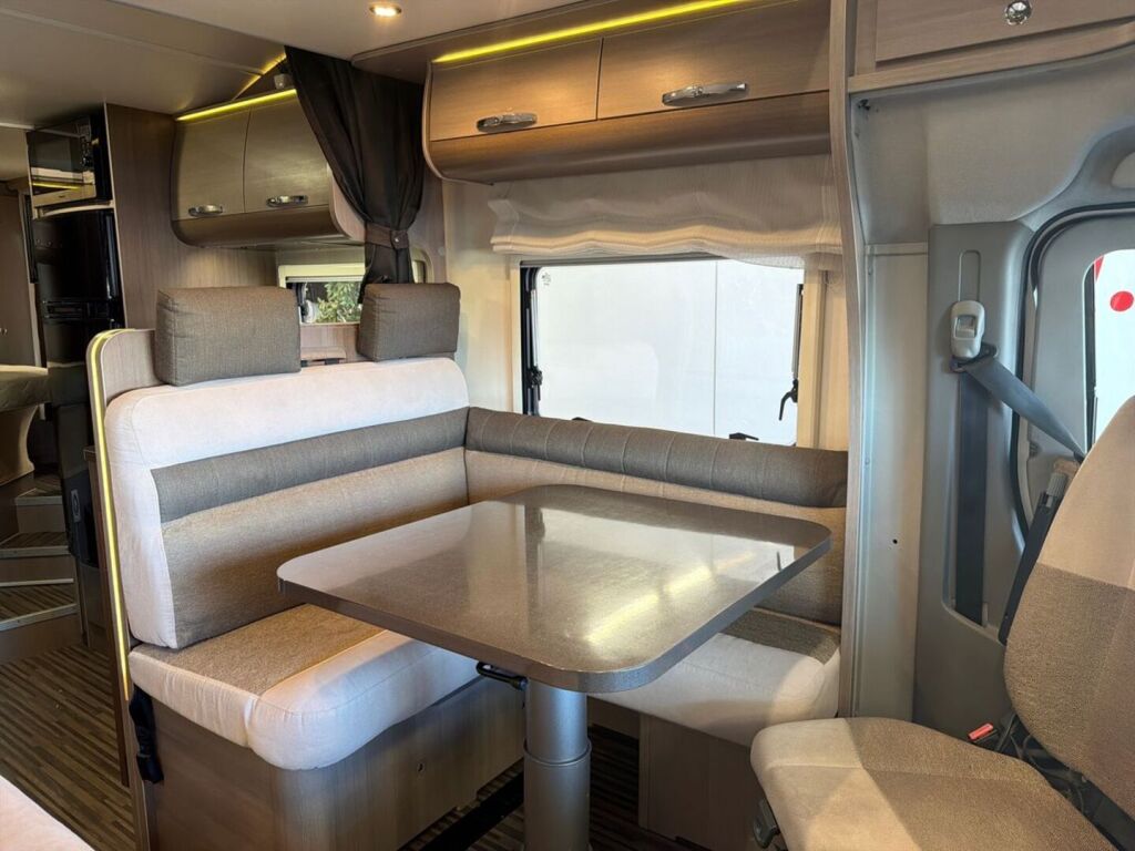 Adria MATRIX SUPREME M 667 SPS ALDE 2014 Harmaa