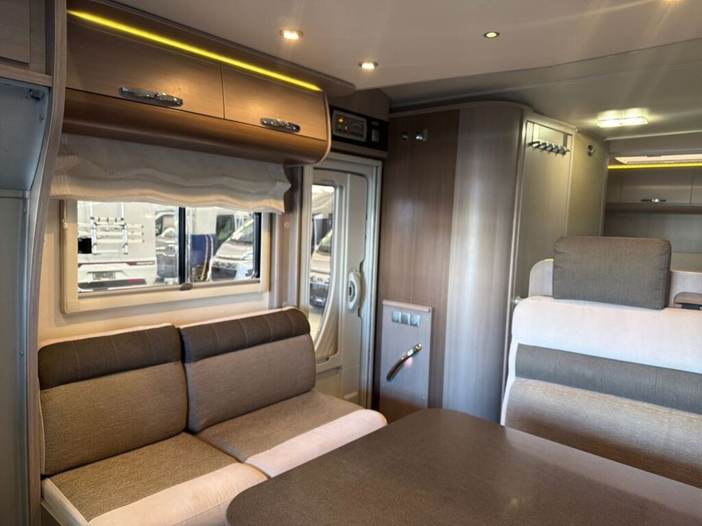 Adria MATRIX SUPREME M 667 SPS ALDE 2014 Harmaa