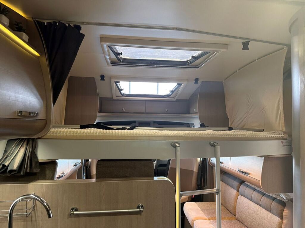 Adria MATRIX SUPREME M 667 SPS ALDE 2014 Harmaa