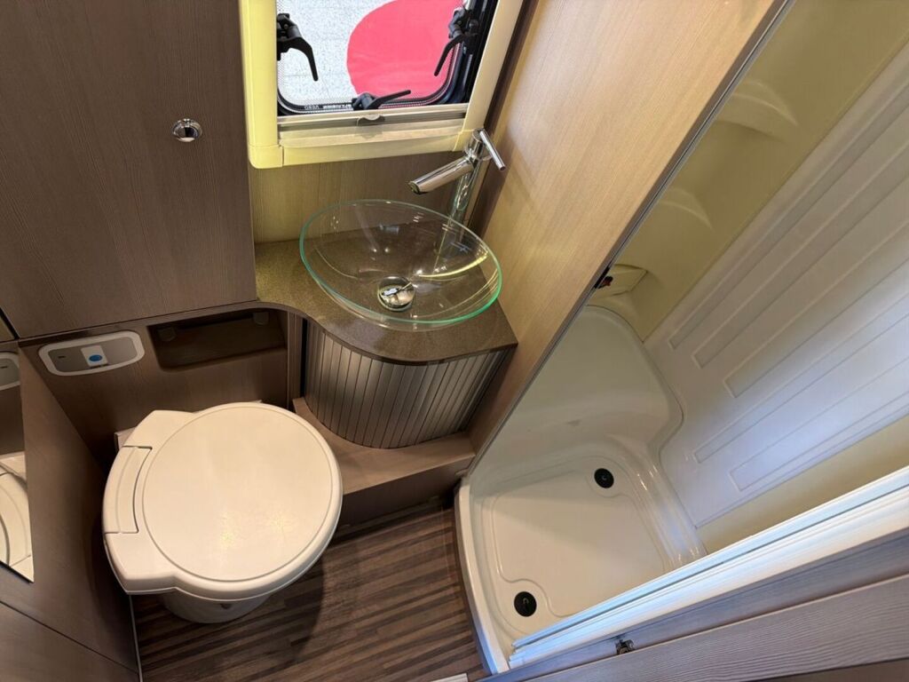 Adria MATRIX SUPREME M 667 SPS ALDE 2014 Harmaa