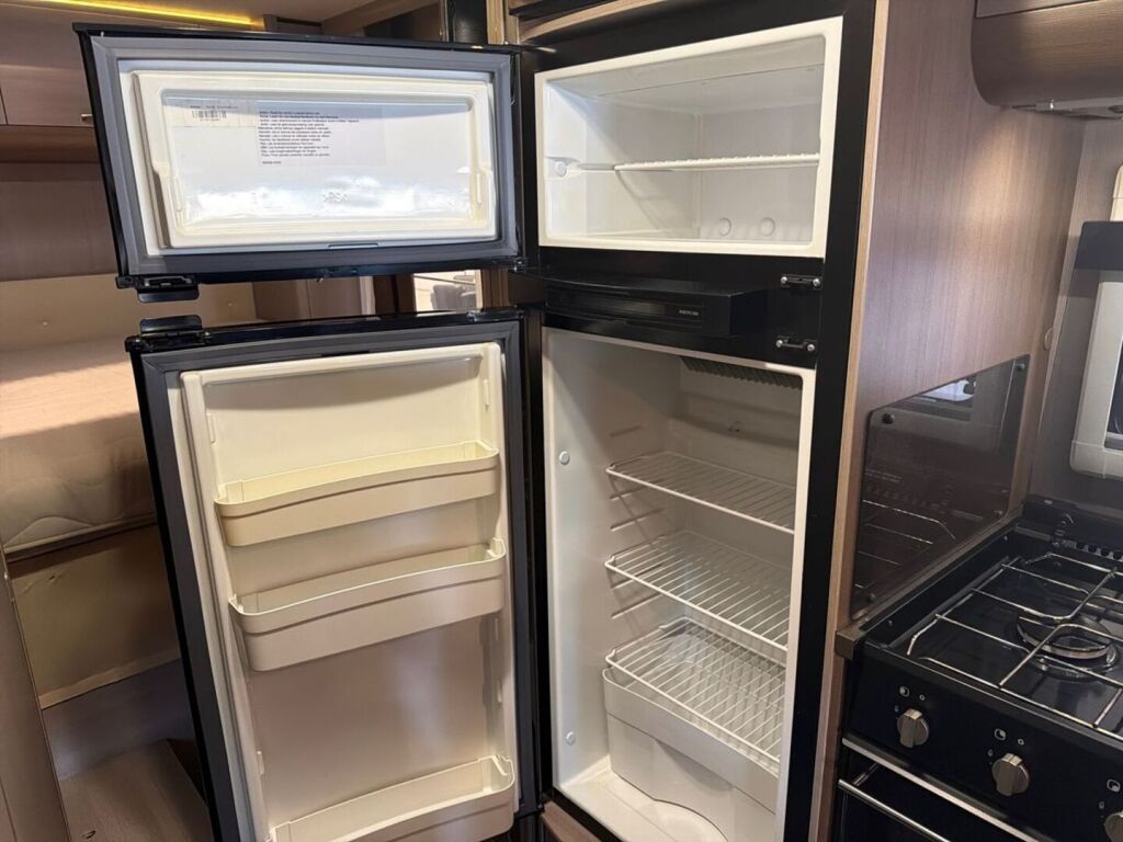 Adria MATRIX SUPREME M 667 SPS ALDE 2014 Harmaa