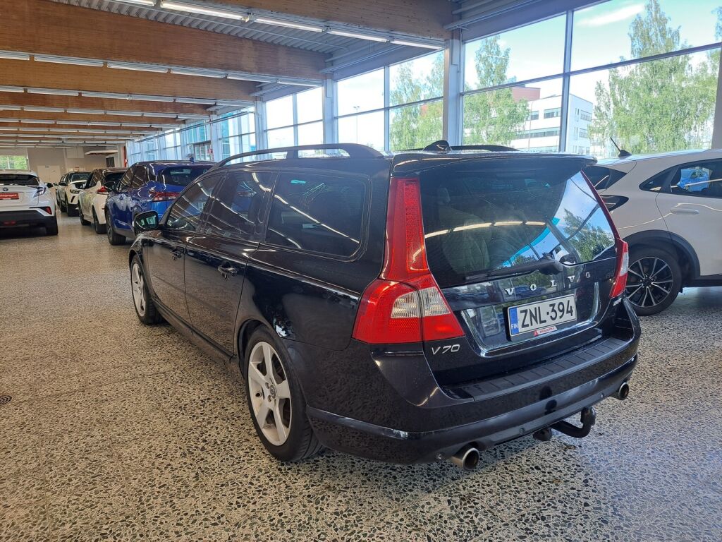 Volvo V70 2010 Musta