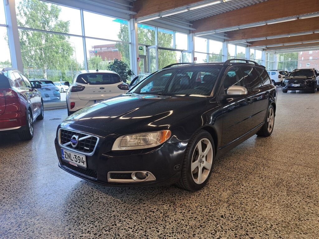 Volvo V70 2010 Musta