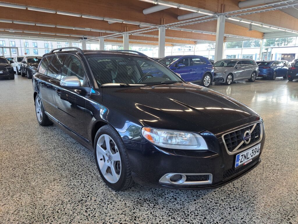 Volvo V70 2010 Musta
