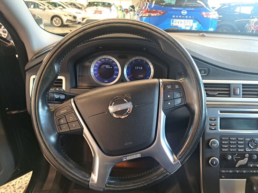 Volvo V70 2010 Musta