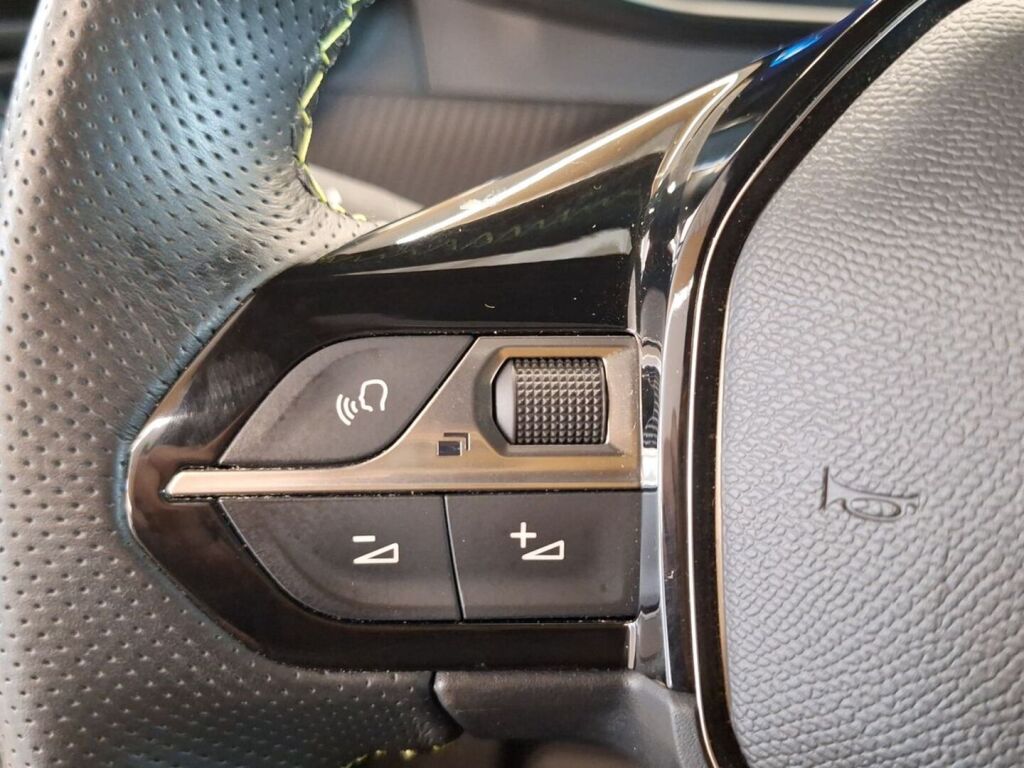 Peugeot e-2008 2020 Valkoinen