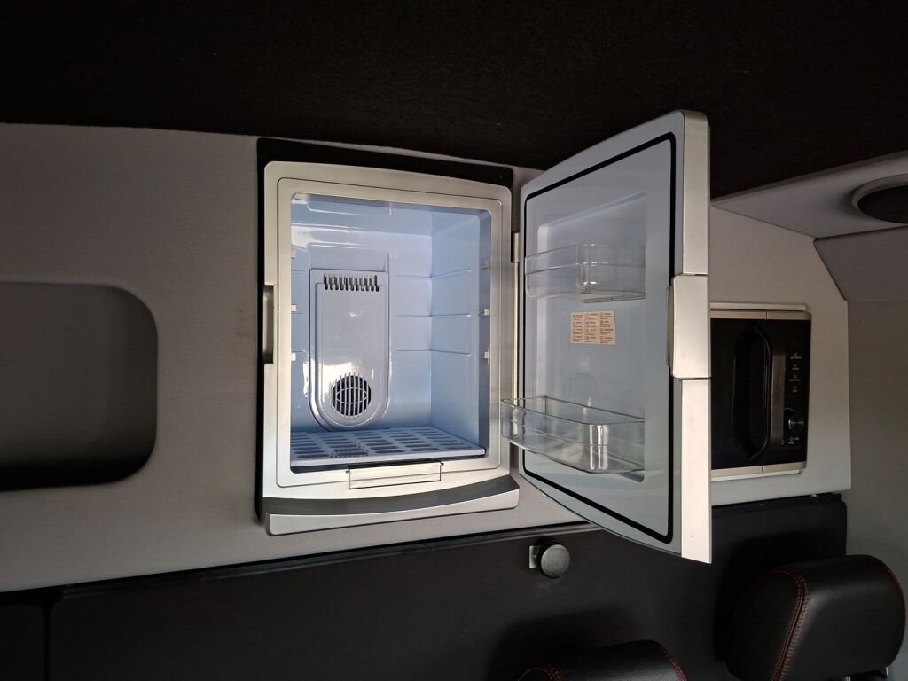 Ford Transit 2021 Musta